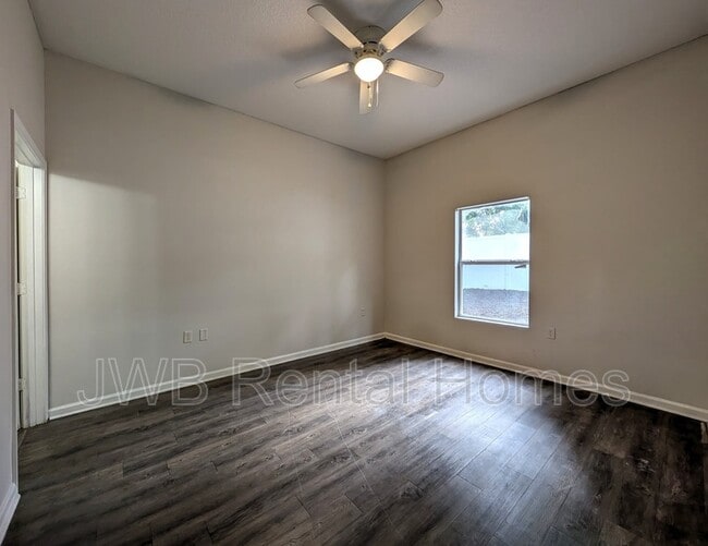 Building Photo - 5051 Playpen Dr