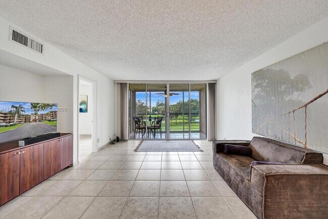 Building Photo - 1911 Sabal Palm Dr