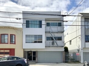 Building Photo - Bright 1BR in Central Richmond. PARKING! L...