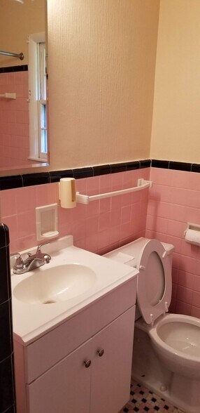Building Photo - 906 Woodall Ln NW