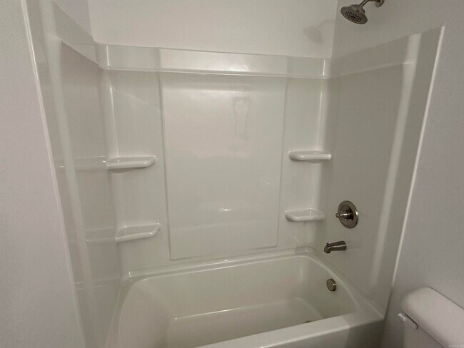 Building Photo - 8a Hiland Pl