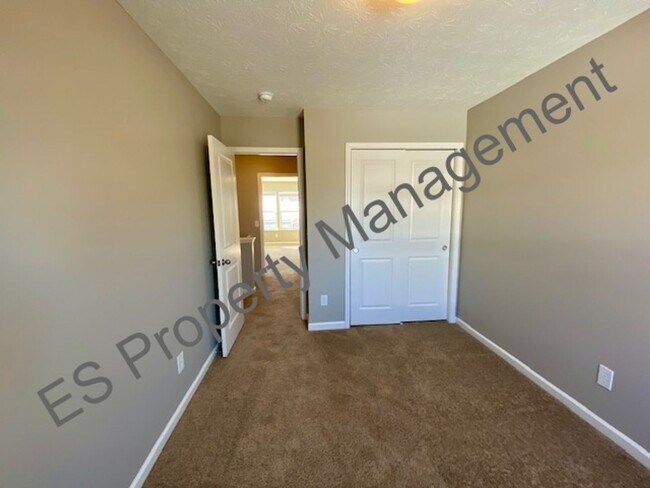 Building Photo - Beautiful 4 bedroom, 2.5 bathroom home in Ingalls- Prairie Hollow Community