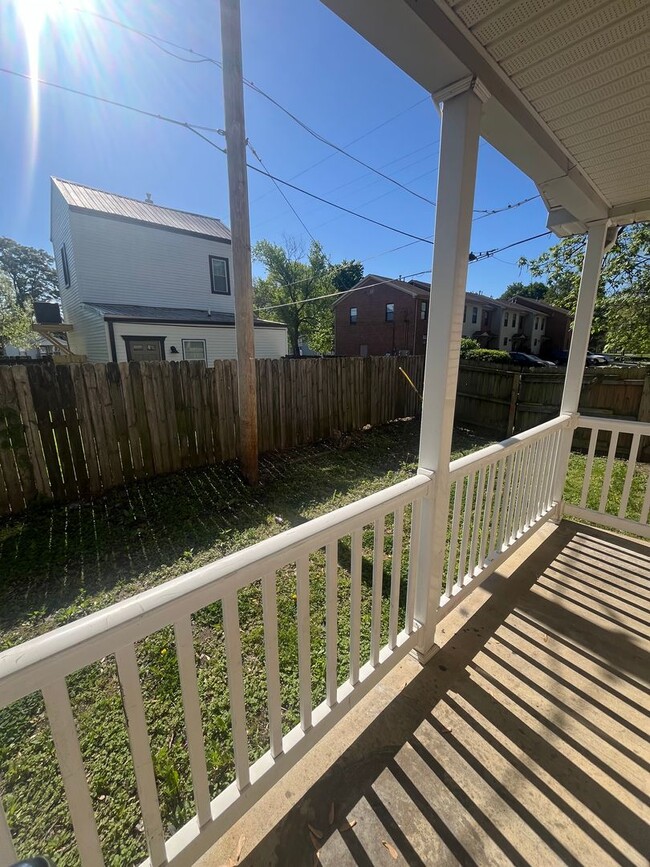 Building Photo - Gorgeous Fully Renovated 4 br/2 bath!