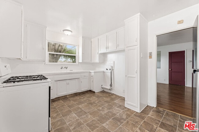 Building Photo - 5304 Kinston Ave