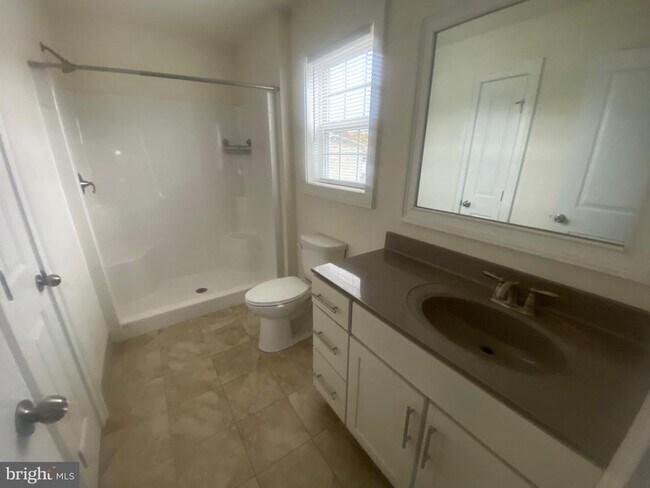 Building Photo - 124 Mortimer St