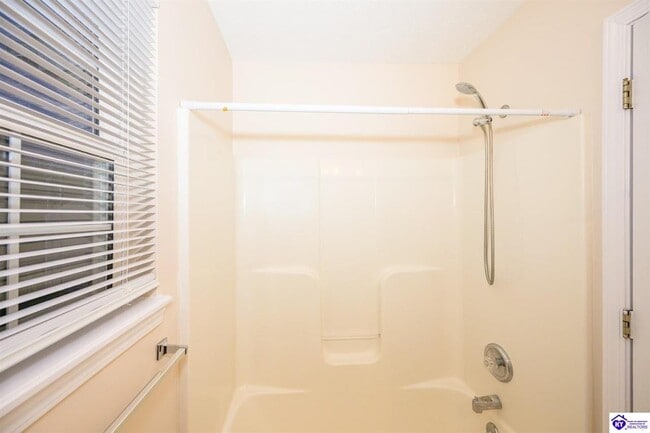 Building Photo - 130 Skyline Dr