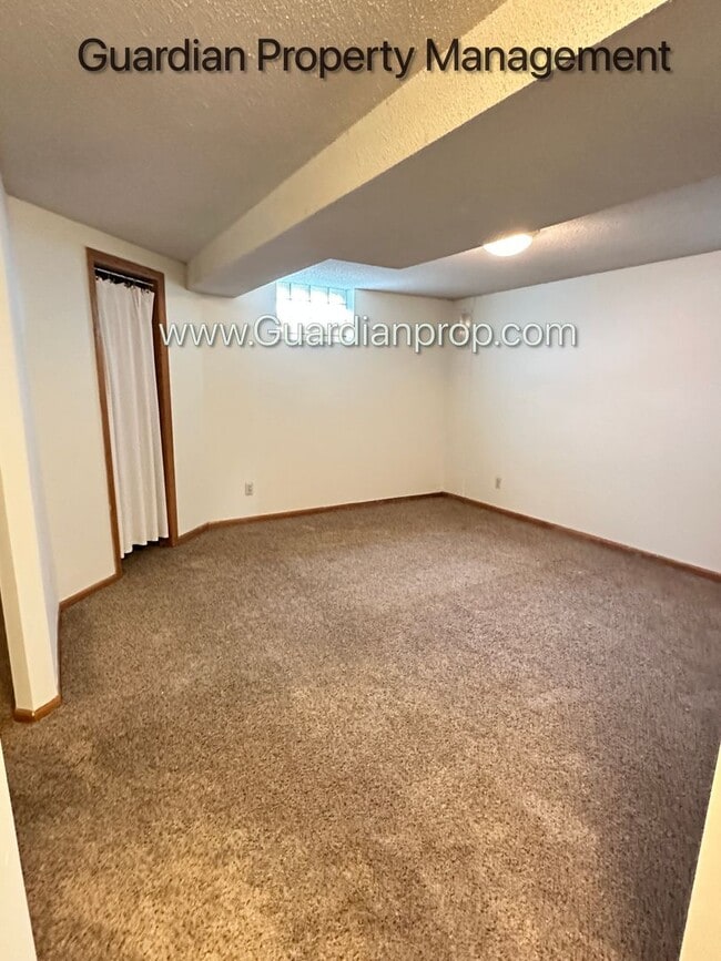 Building Photo - South West Bloomington Single Family Home,...