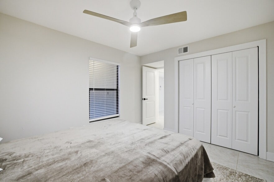 Building Photo - 12521 Kelly Sands Way