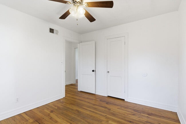 Building Photo - 1420 S Pickwick Ave