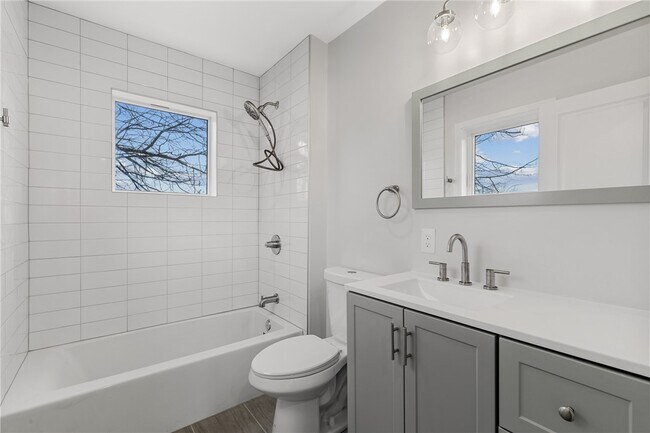 Building Photo - 169 S Union St