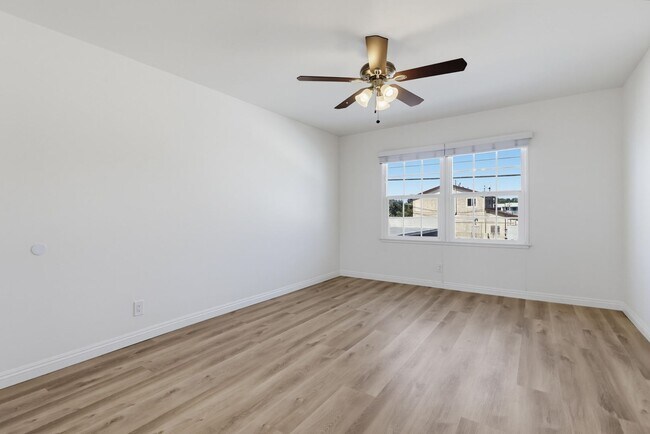 Building Photo - 6633 S Crenshaw Blvd
