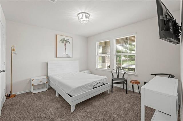 Building Photo - 287 Thoroughbred St