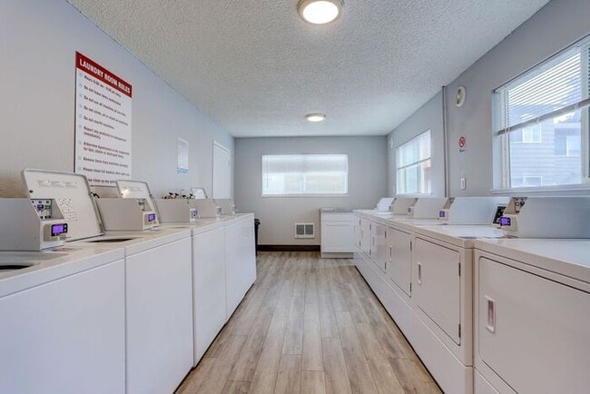 Building Photo - Spring Into Your New Apartment! - Get 1st Month Rent Free