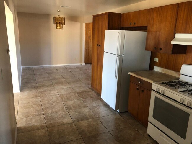 Building Photo - 5800 Bobwhite Ave