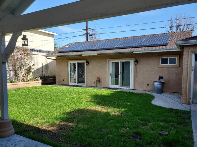 Guest house entrance - 6248 Teesdale Ave