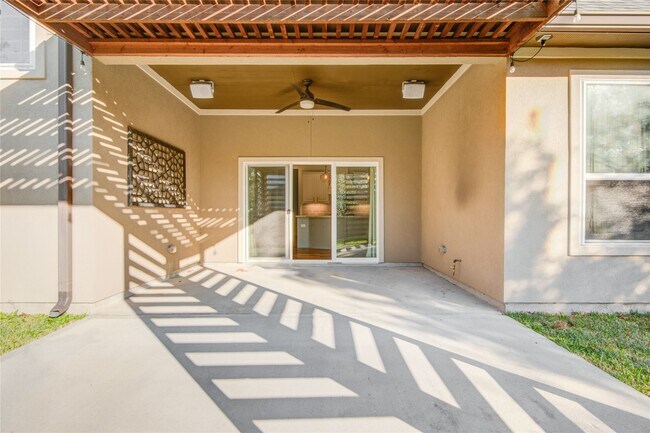 Building Photo - 135 Bella Luce