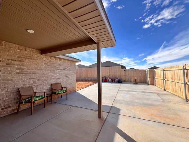 Building Photo - 10817 Saloon St