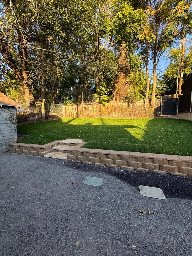 Building Photo - 807 S McClelland St