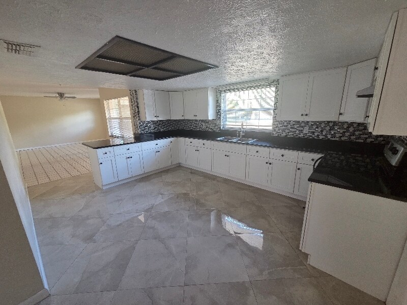 Building Photo - 8649 Forest Lake Dr