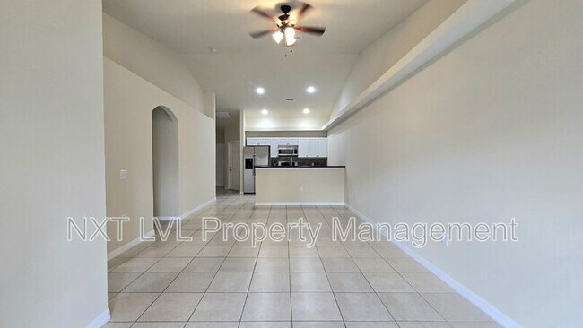 Building Photo - 301 NE 24th Ave