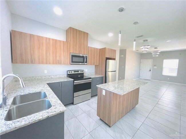 Building Photo - 13 Bella Costa Dr