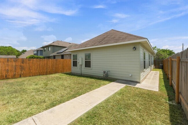 Building Photo - 4500 Senda Ln