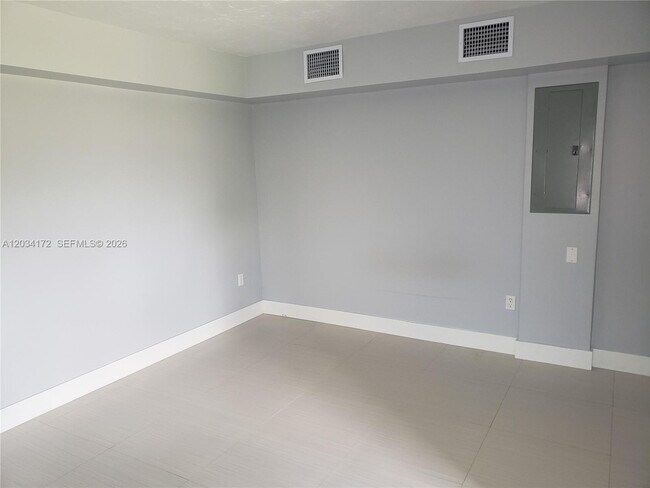 Building Photo - 15250 SW 154th Ave