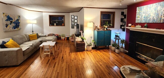 Building Photo - 4215 N Sheridan Rd