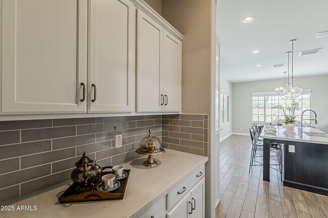 Building Photo - 3310 E Los Gatos Dr