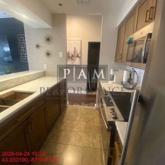 Building Photo - 234 N Broadway