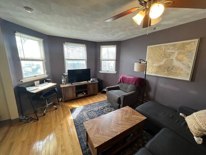 Building Photo - 142 Powder House Blvd