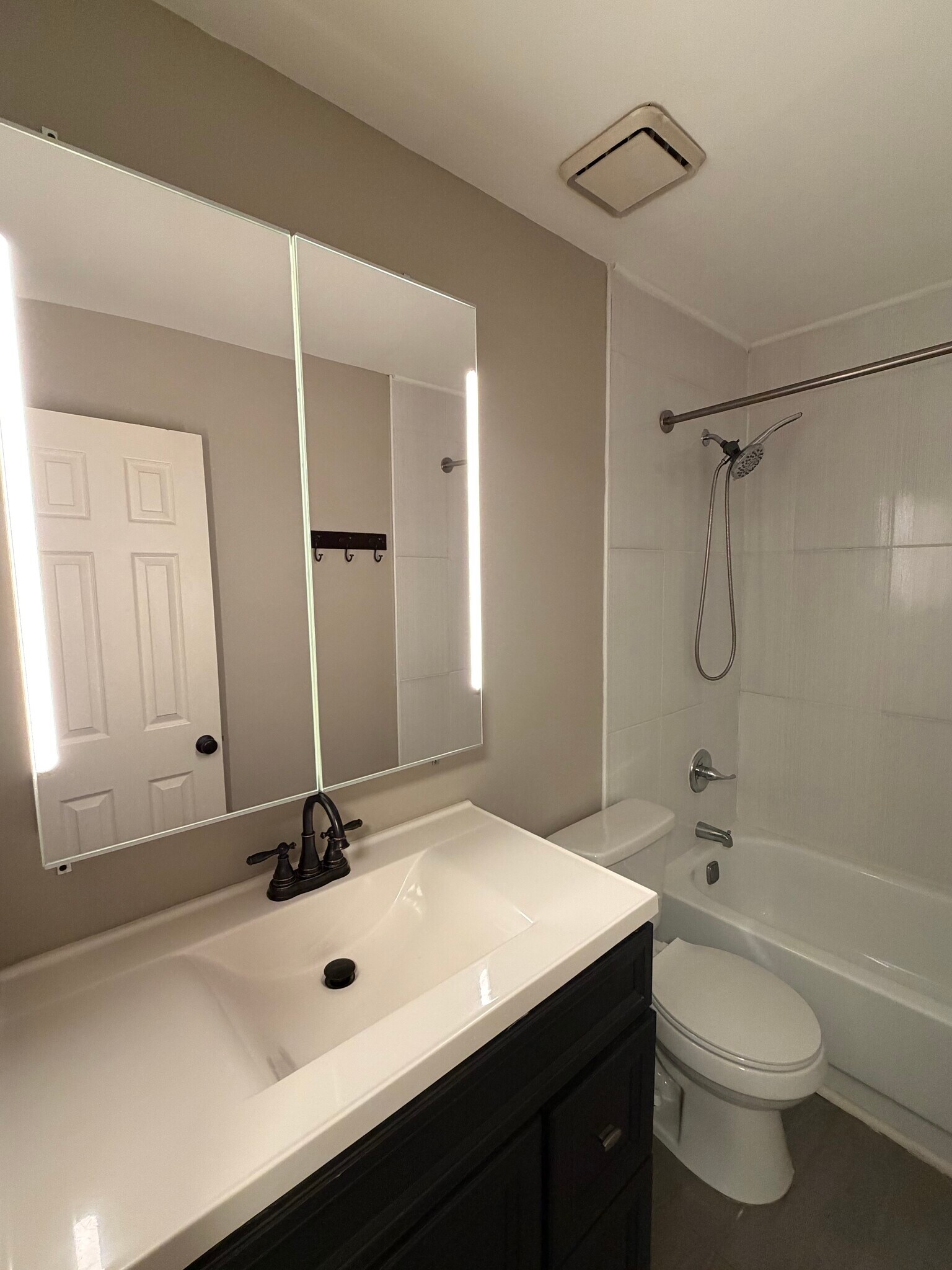 Building Photo - 1394 N Crossing Dr NE