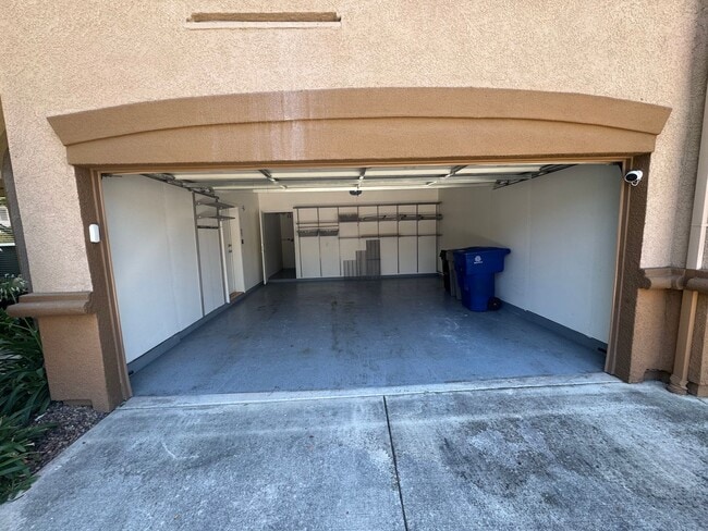 Building Photo - 2 bedroom | 2 bathroom | Upstairs loft | L...