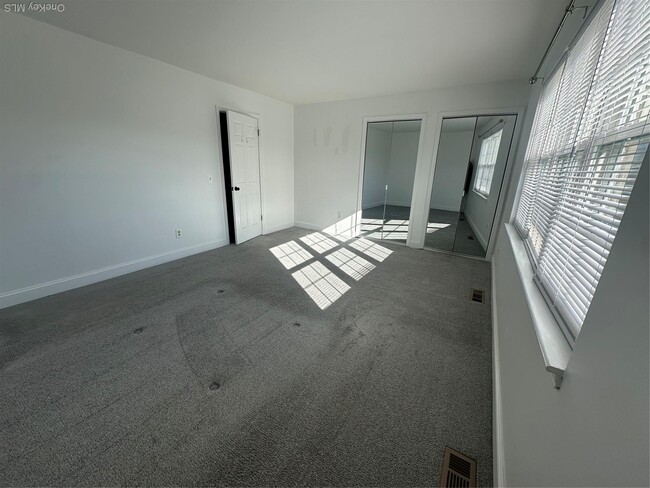 Building Photo - 276 Temple Hill Rd