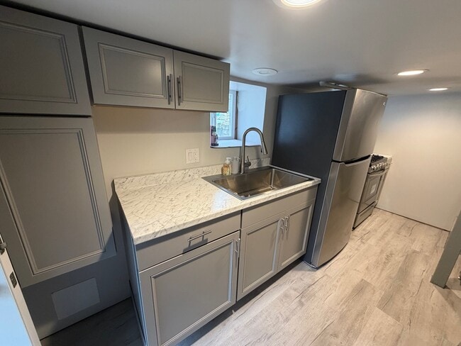 Building Photo - 207 E Custer St