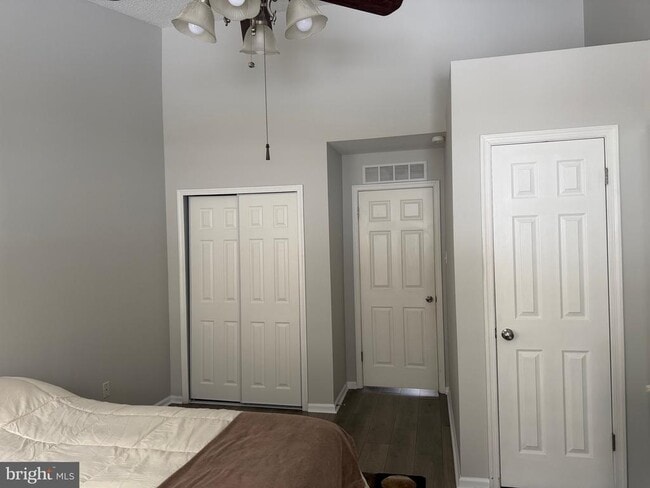 Building Photo - 212 Nottingham Ct