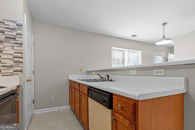 Building Photo - 2284 Oakland Spring Dr