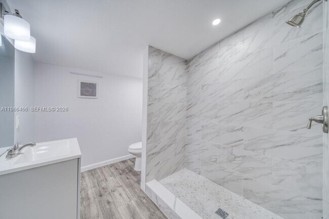 Building Photo - 3353 SW 23rd Terrace