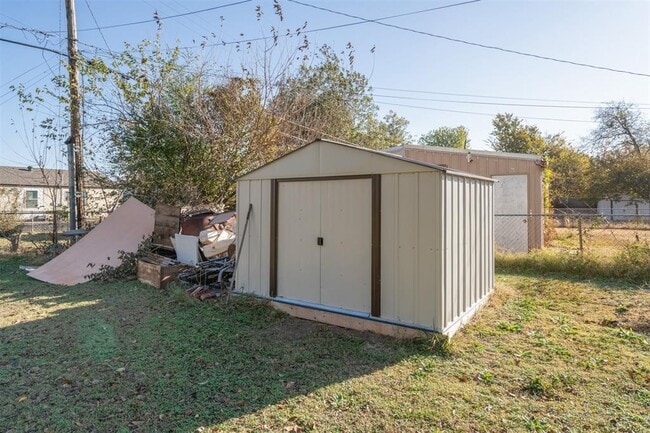 Building Photo - 317 E Key Blvd