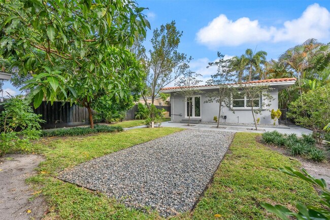 Building Photo - 1409 NE 2nd Ave