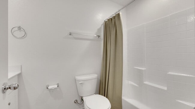 Building Photo - Gorgeous 3 bedroom townhome with attached ...
