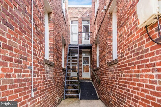 Building Photo - 2921 Pennsylvania Ave. SE