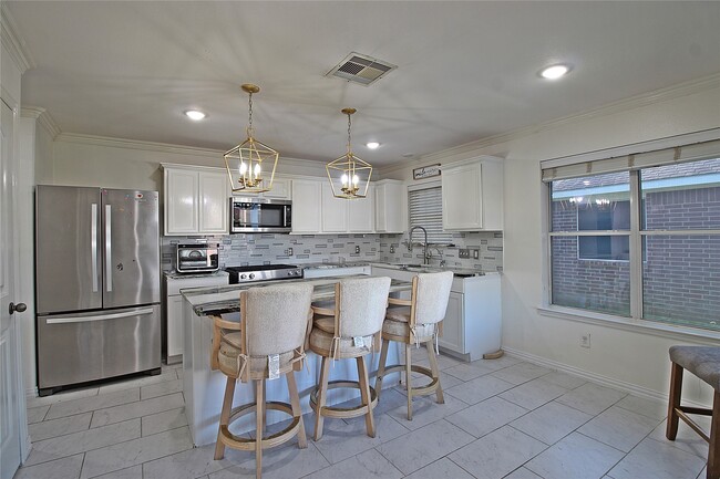 Building Photo - 8314 Silver Fir Ln