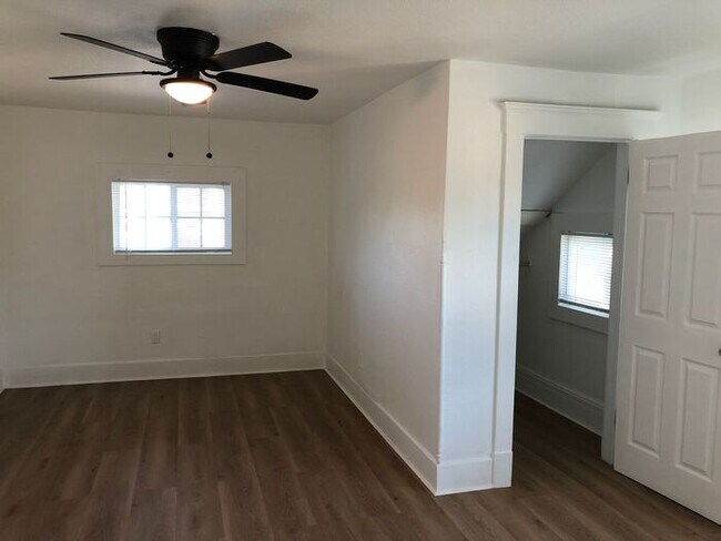 Building Photo - Two Story Home - 7 Bedrooms and 4 Bathroom...