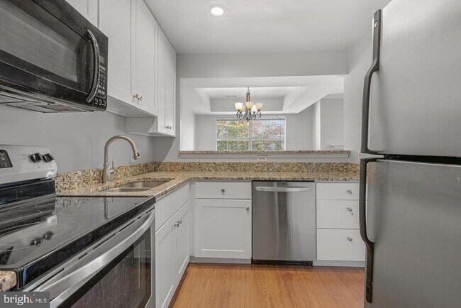 Building Photo - 5705 Chapman Mill Dr
