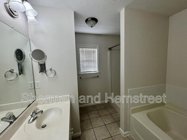 Building Photo - 389 Sandleton Way