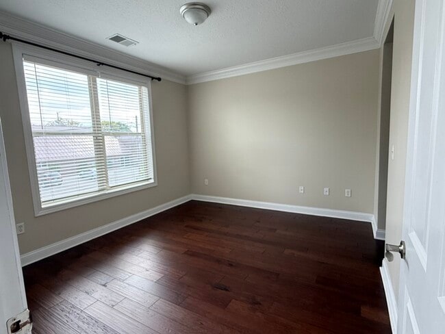 Building Photo - Charming 2 beds 2 baths in Columbus!