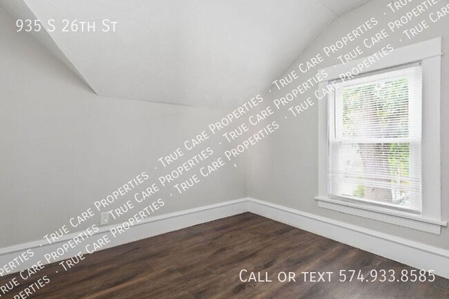 Building Photo - 935 S 26th St