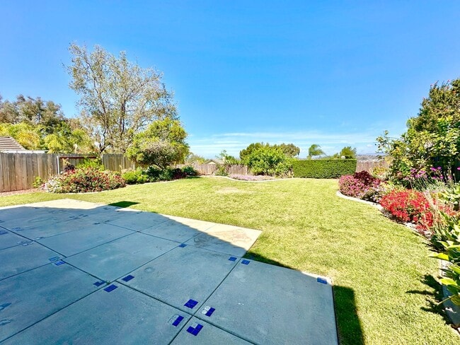 Building Photo - Beautiful Two-Story Home, Guajome Park, Community Pool, San Luis Rey Hiking/Biking Path, Lovely C...