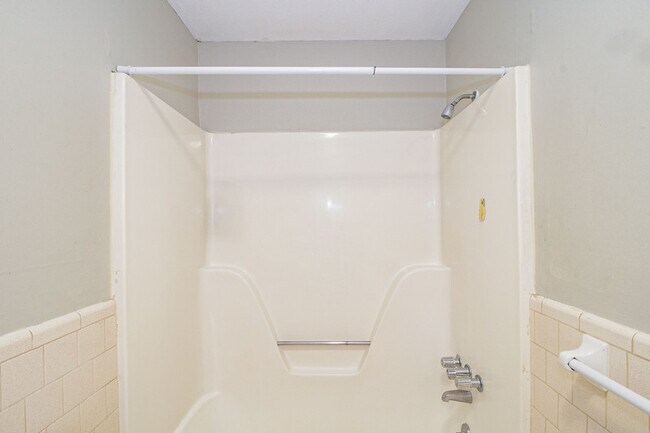 Building Photo - 23-423 Thompsonville Ln